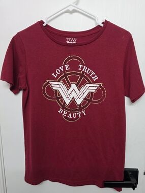 WONDER WOMAN Maroon Graphic Tee - Love Truth Beauty